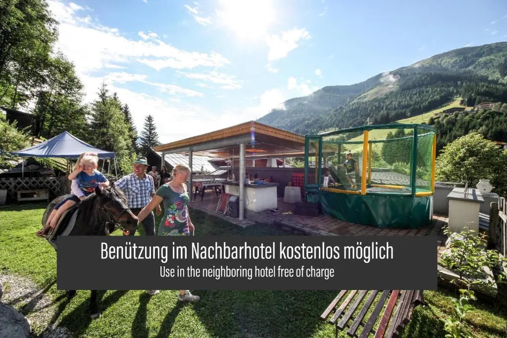 SKILL Mountain Lodge - Ski und Bike Hostel im Sommer mit JOKER CARD