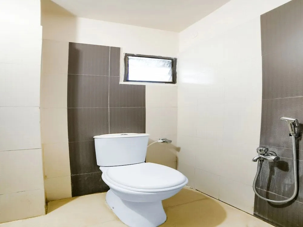 OYO 14178 Hotel Sea City