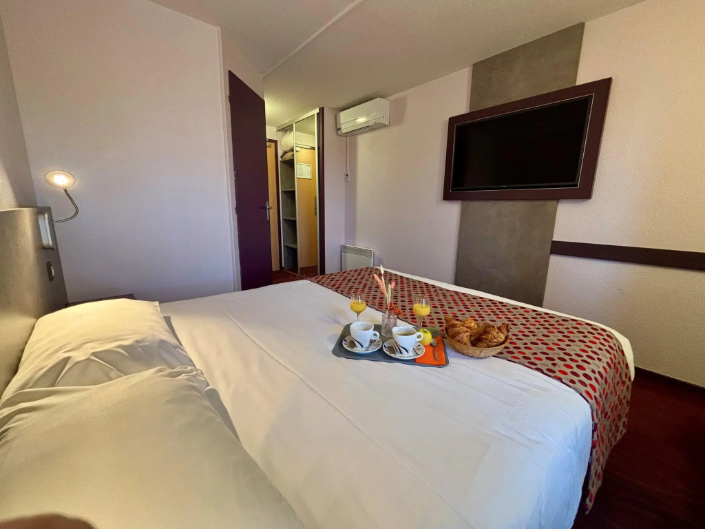 Brit Hotel Les Evens