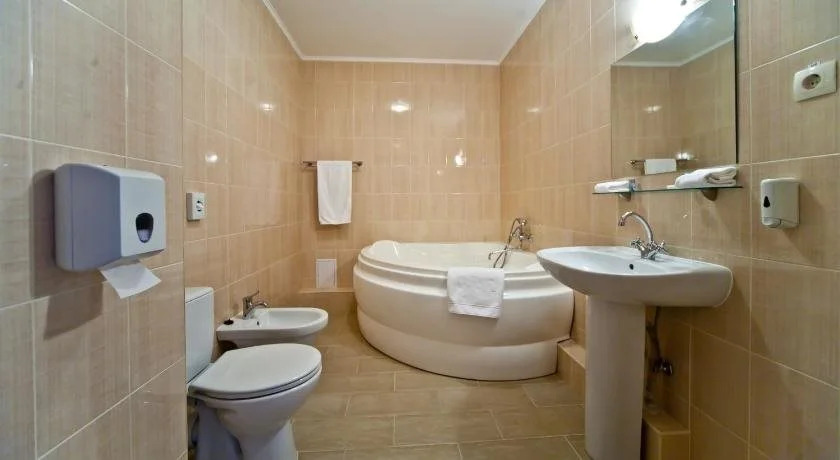 Kapu$ta Hotel