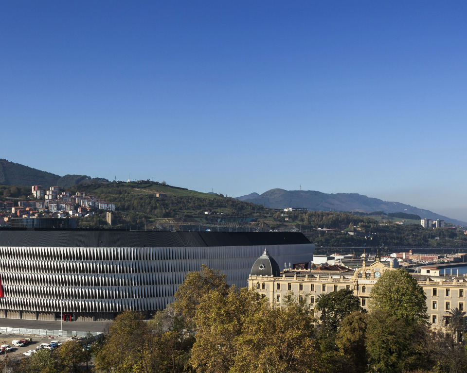 Отель Ilunion Bilbao