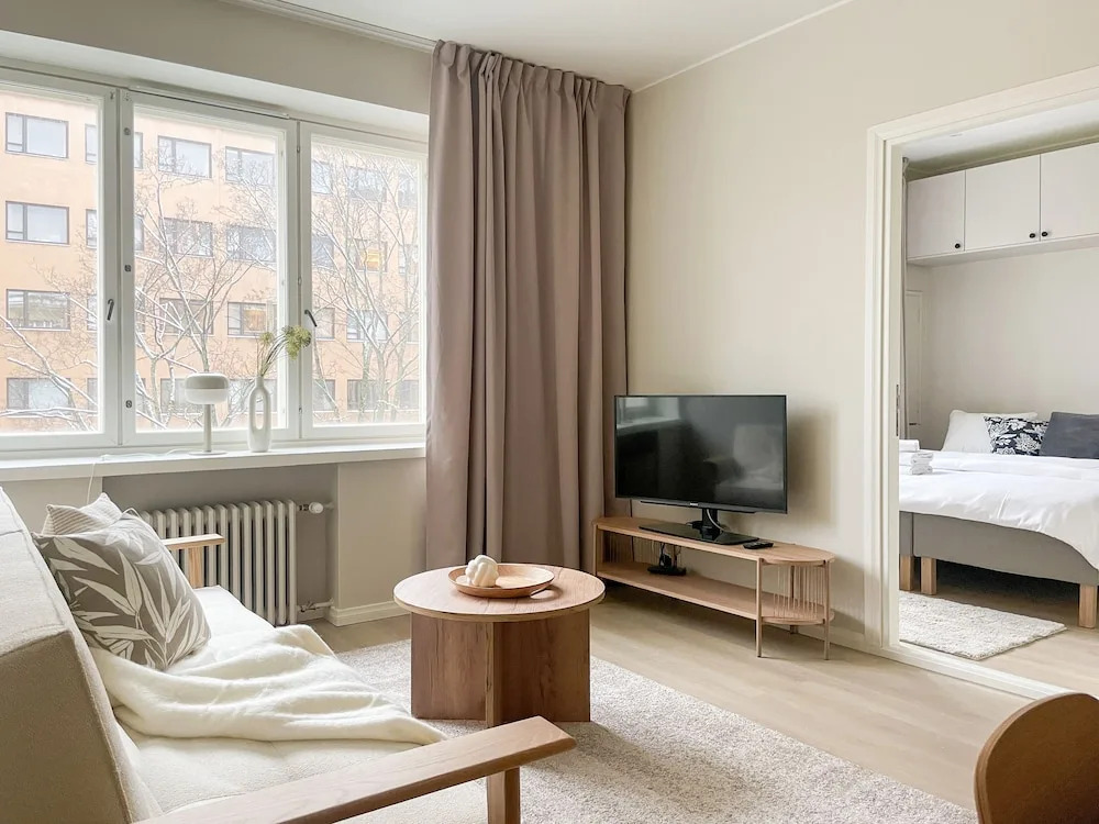 Central 1BR next to the park
