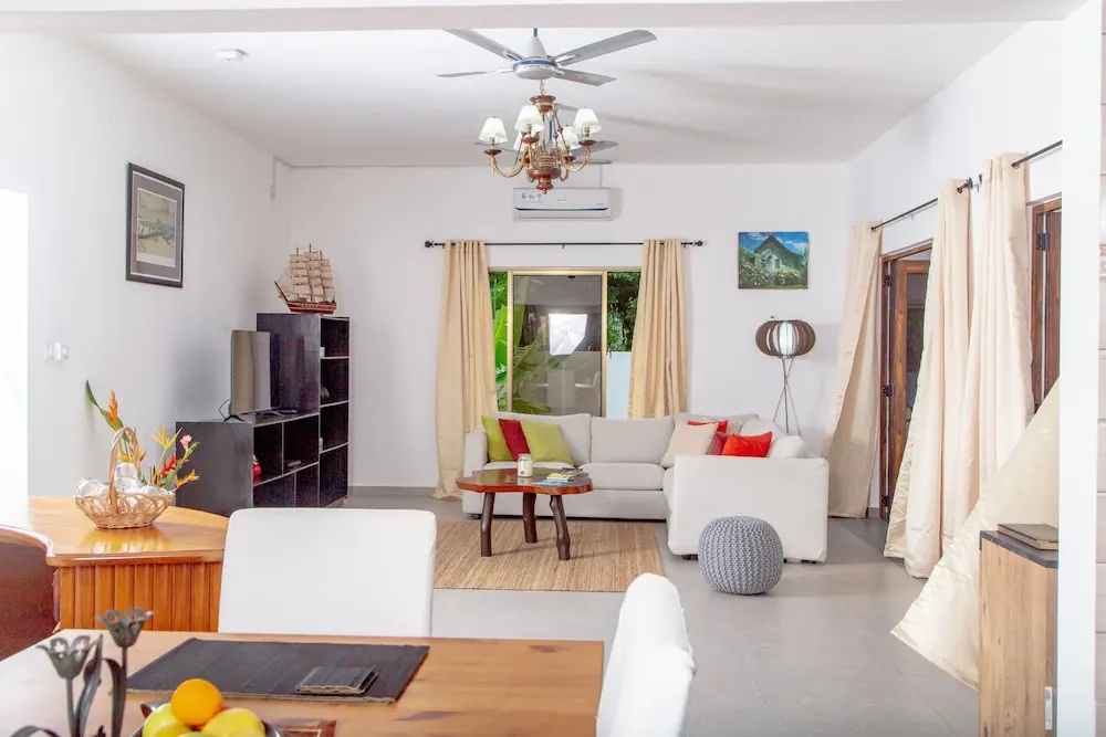 2-bed Apt, Sleeps 5, Near Beau Vallon Beach