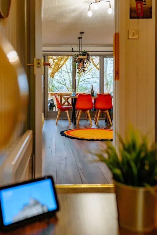 Luxurious mountain retreat lodge Hunters Quay