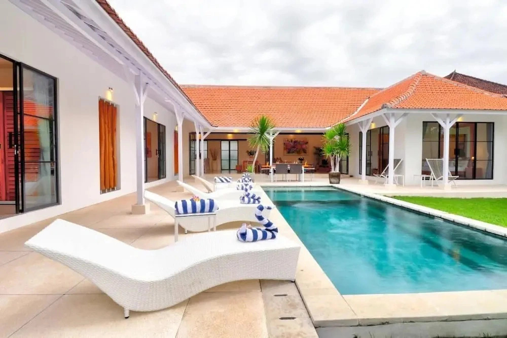 Specious 3Bedroom Rakuen Villa Canggu