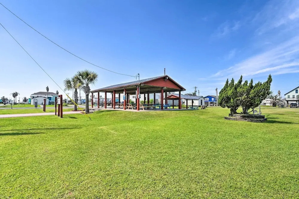 Sea Isle Retreat: Restaurant, Bar & Marina On-site