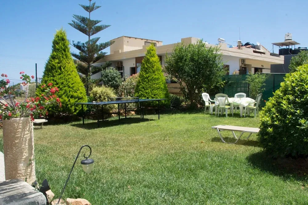 Kostas Apartment Very Near to Amoudara Beach