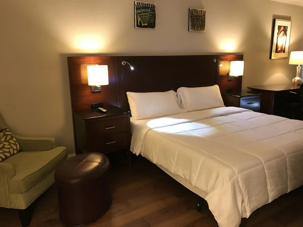 Stratus Suites Boutique Hotel