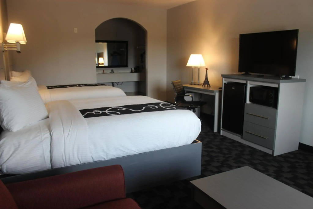 Paris Inn & Suites