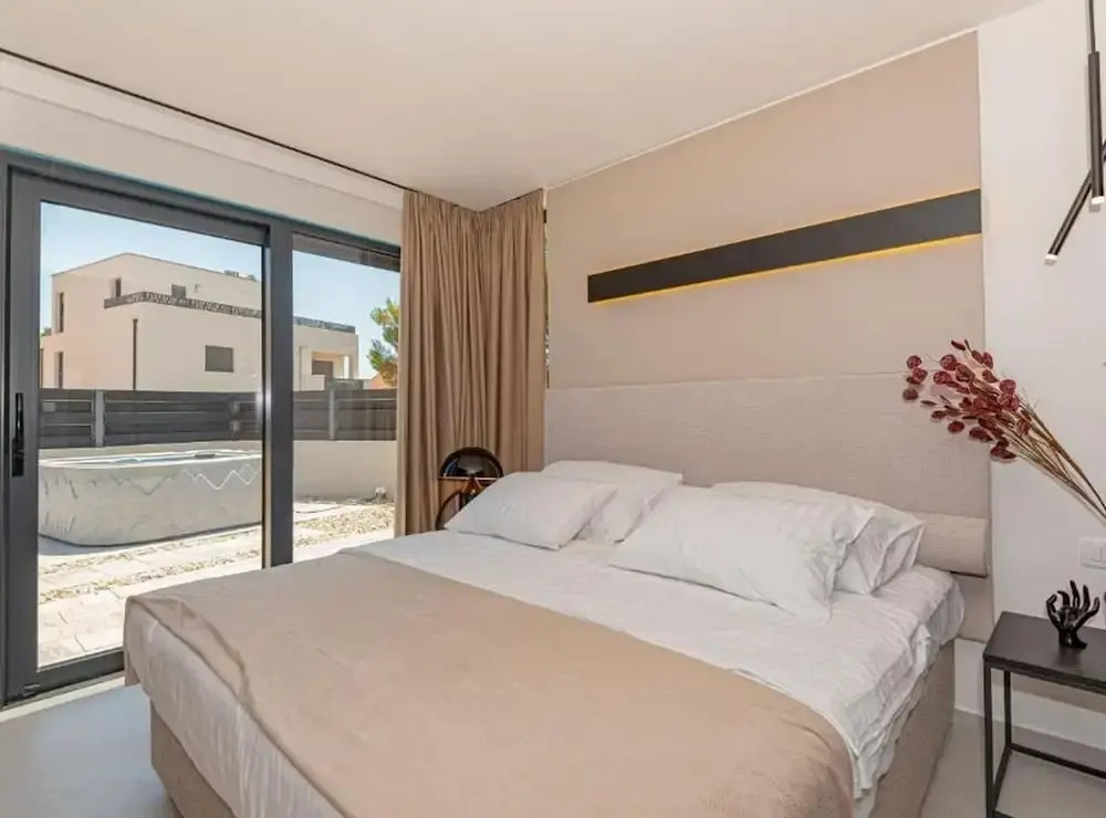 I & S Apartments