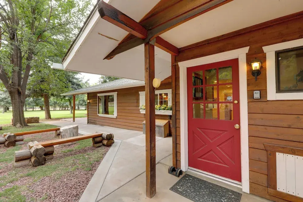 Cozy Cabin on 1 Acre in Premier Pine Neighborhood