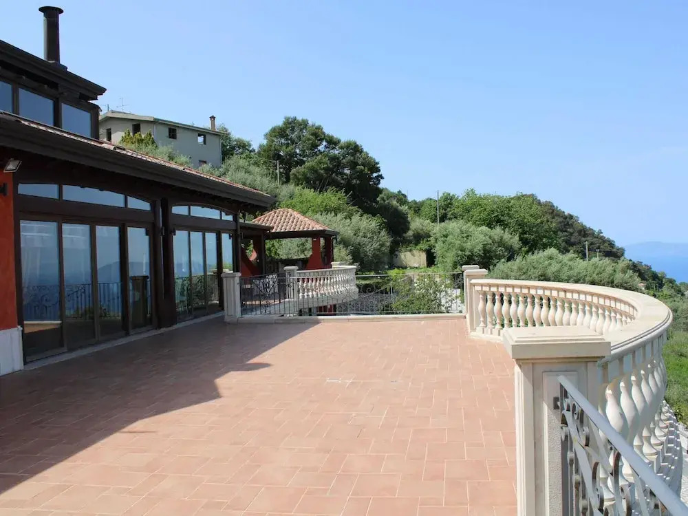 Divine Holiday Home in Giosa Marea with Sauna & Hot Tub