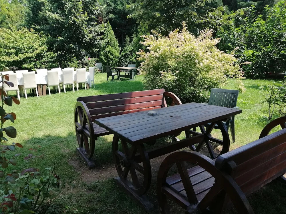Lake Li̇fe Hotel