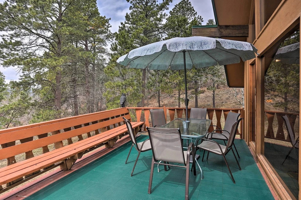 Black Hills Hideaway w/ Wraparound Deck & Hot Tub!