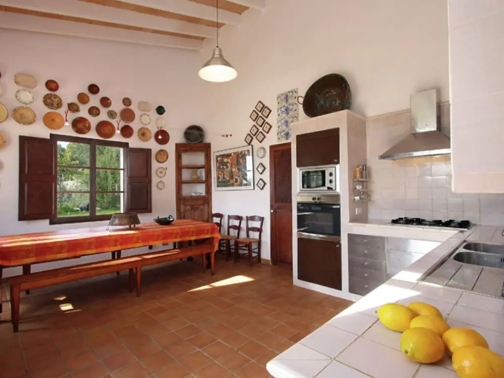 Large Traditional Country House With Spacious Veranda, Garden and Private Pool