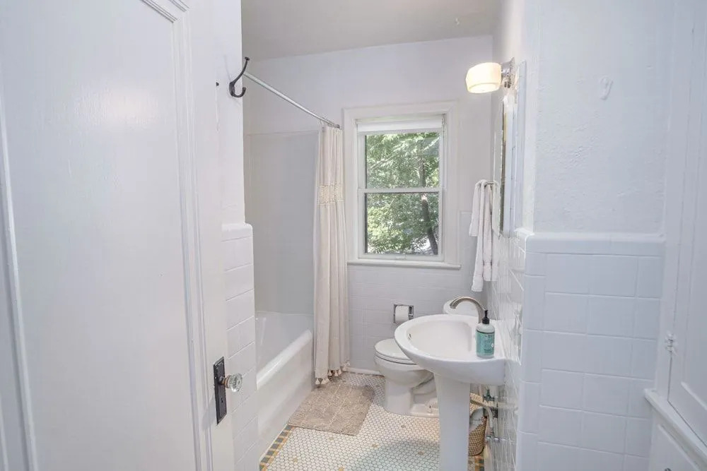 Close to Famous Attractions With Hot Tub and Fire Pit