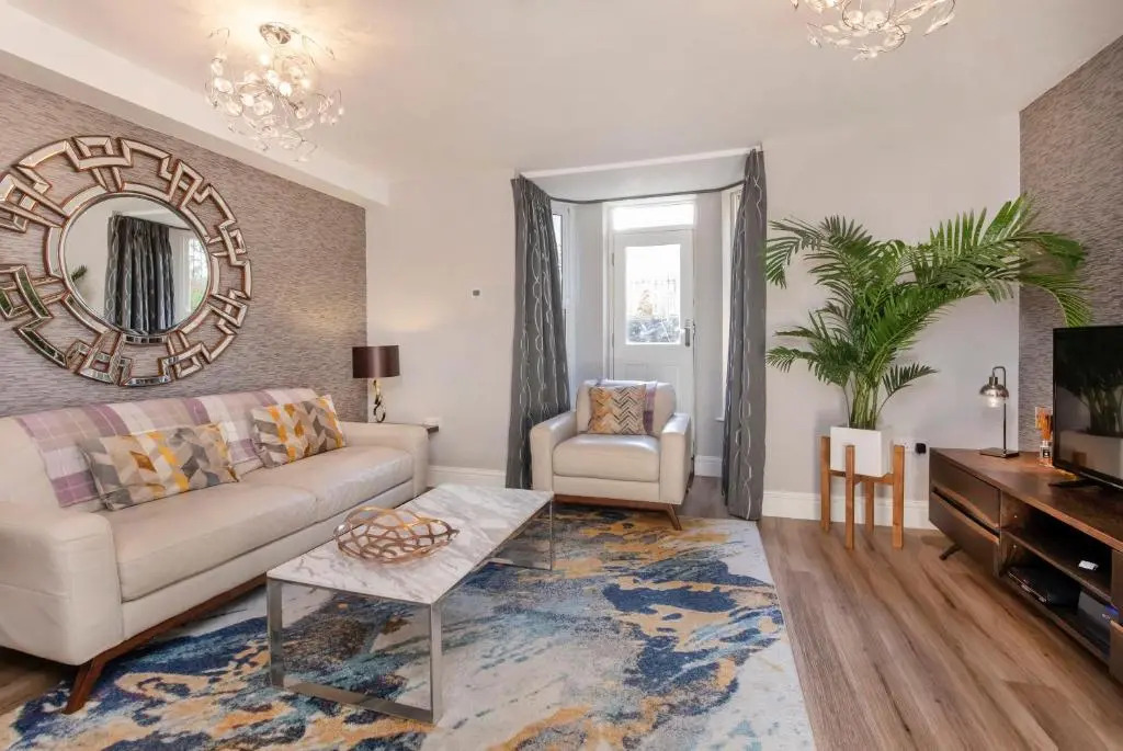 8 Blue Bridge- Elegant and Luxurious 1 Bedroom Apt- Free Parking