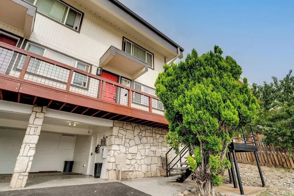 2 Mi to Dtwn Reno & Unr: City-view Townhome!