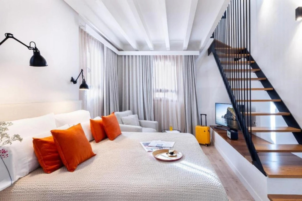 Отель Samaritana Suites