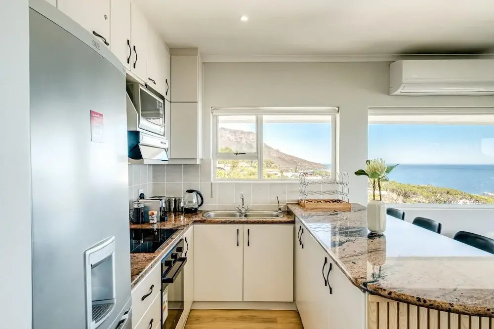Ocean View 2 bed Apt in Camps Bay Skyline Heights