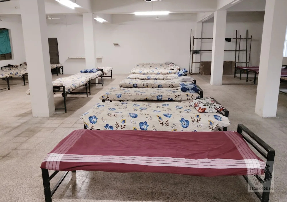 6 CR Hotel Natraj RAILWAY STATION