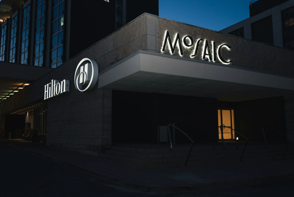 Hilton Toronto Airport Hotel & Suites