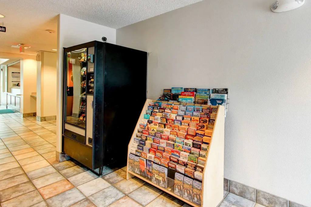 Super 8 by Wyndham Aurora East