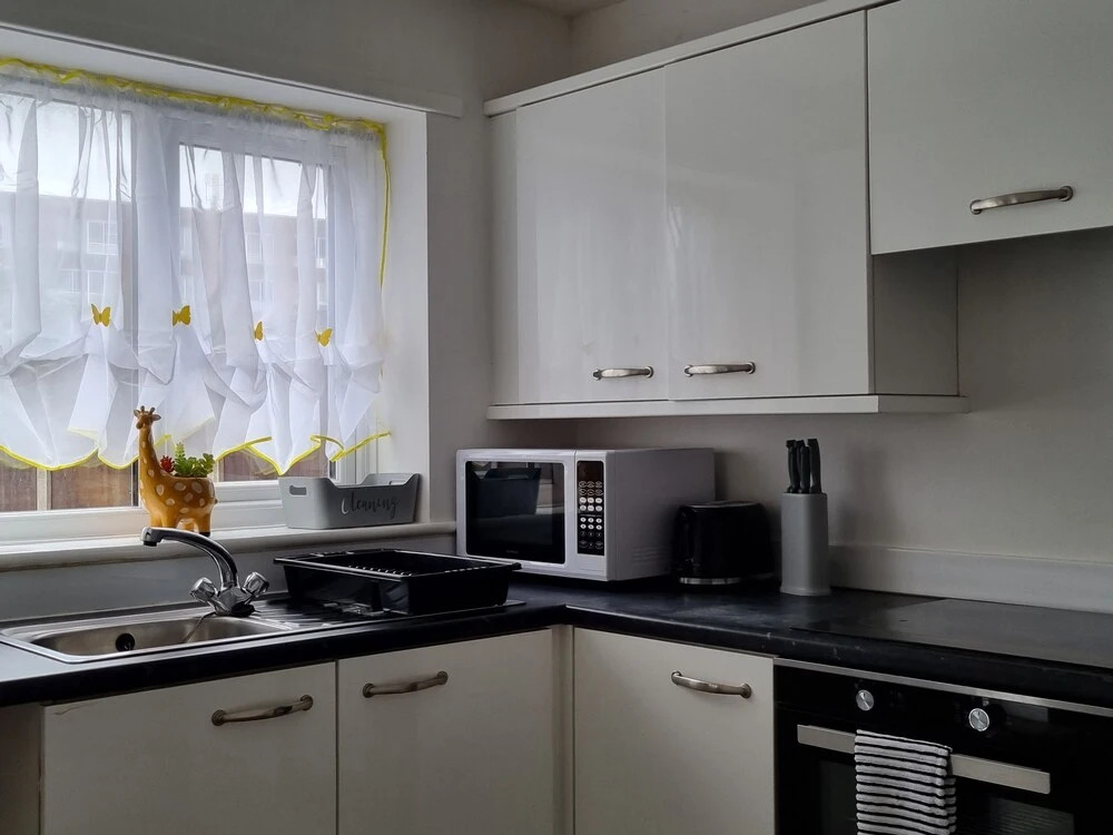 Charming 3-bed House in Leigh Siddow Common