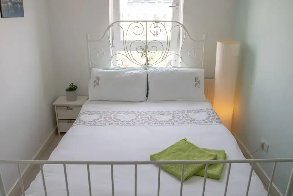 2 Bedroom Flat With Views of Castle