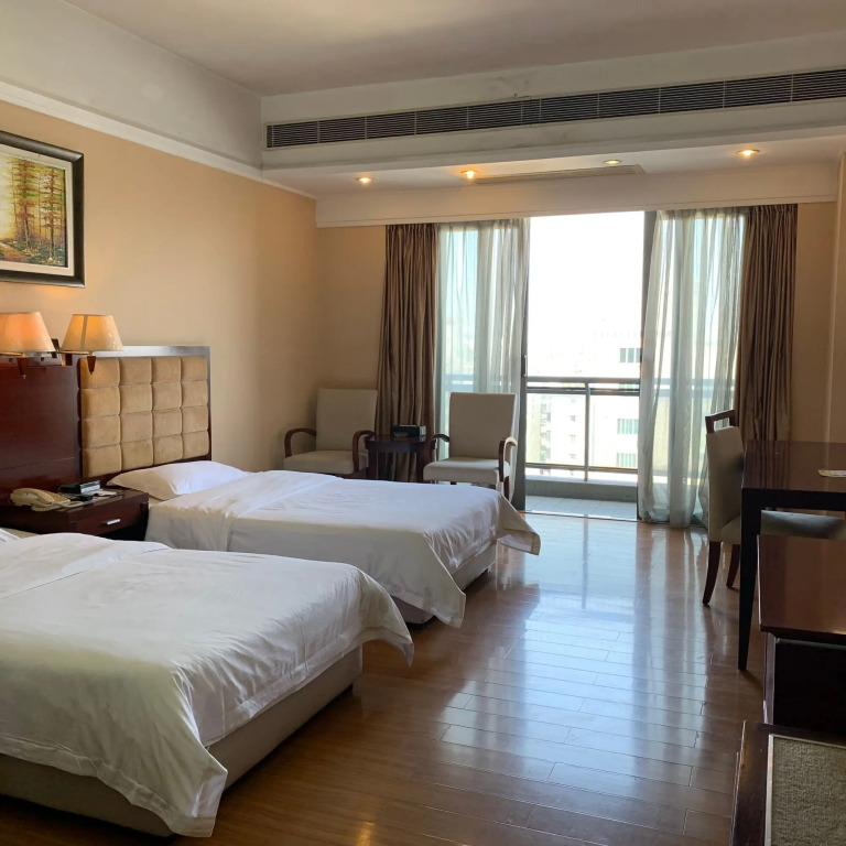 Yinfeng Hotel Guangzhou North Station Branch, Huacheng Road Subway Station Branch