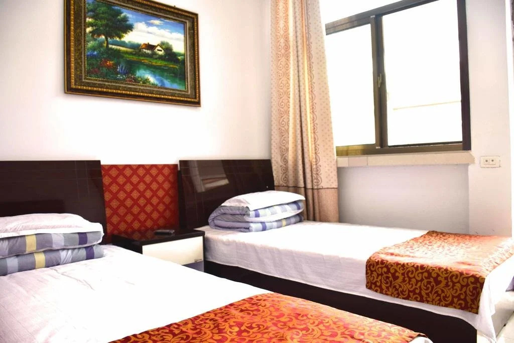 Zhiyuan Homestay Ancient City North Gate