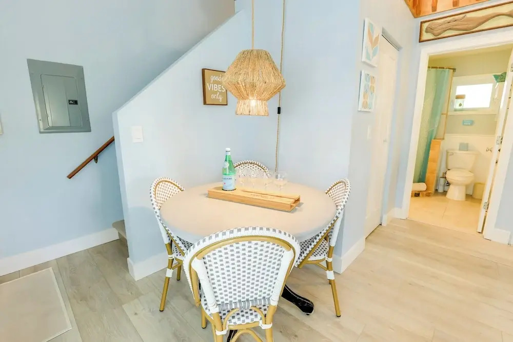 Tropical Cottage < 2 Mi to Hobe Sound Beach!