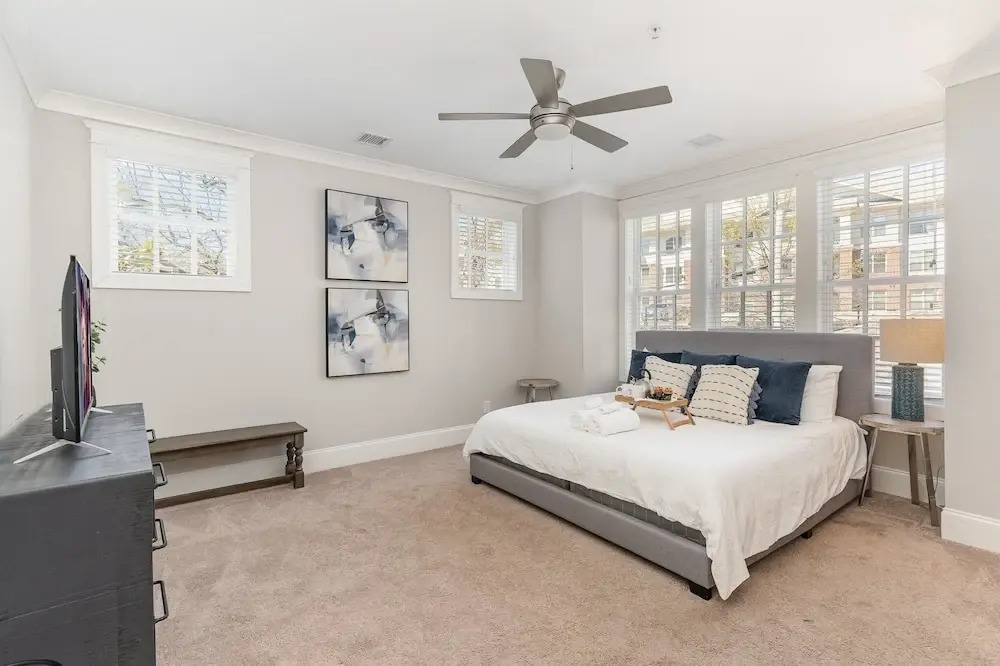 Ivory - Private Porch - Walk to Centennial Park
