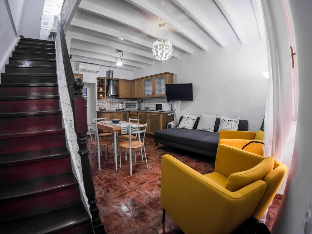 LOC HOSPITALITY Urban Den