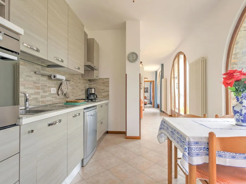 Wonderful flat with swimming pool, lift and garden