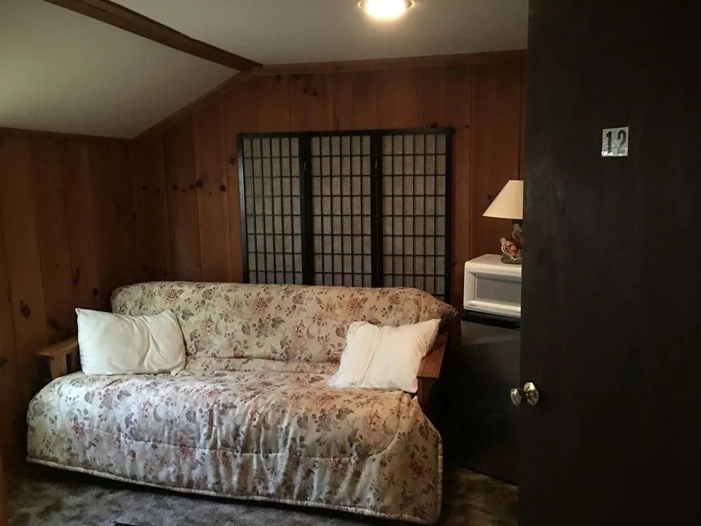 Gateway Inn & Cabins