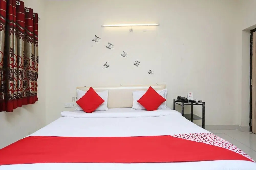 OYO 8587 Dwell Suites