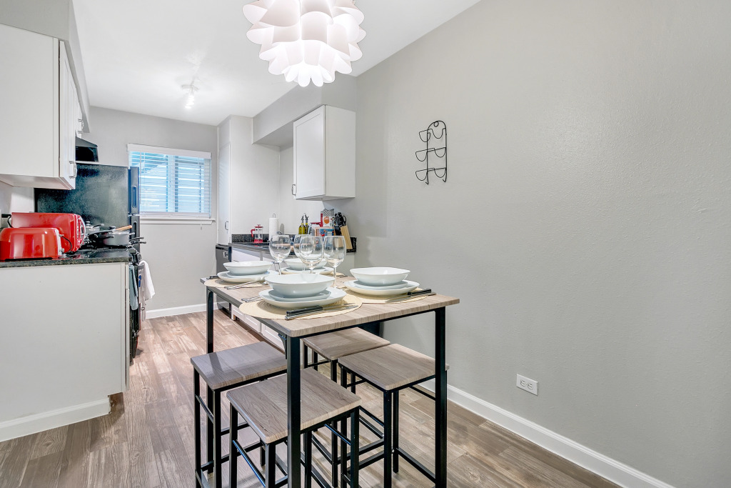 Pearl Location ✔Fast Wifi + Free Parking  ✔Modern Living