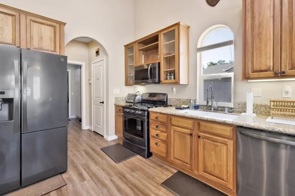 2167-maple Bear Retreat 3 Bedroom Home by RedAwning