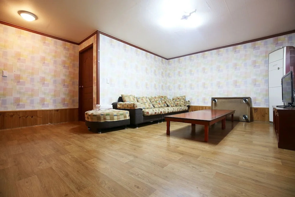 Geumsan Wolyeongsan Motel