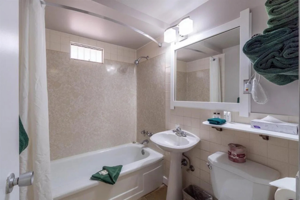 Canadas Best Value Desert Inn & Suites