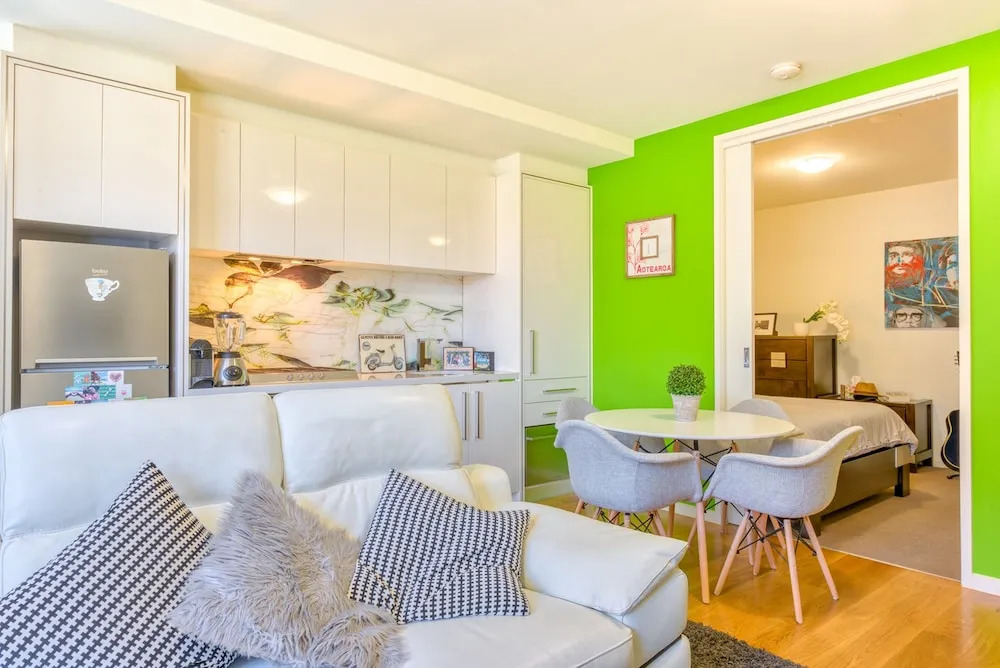 Fitzroy lifestyle 1 bed with pool, spa, sauna & gym