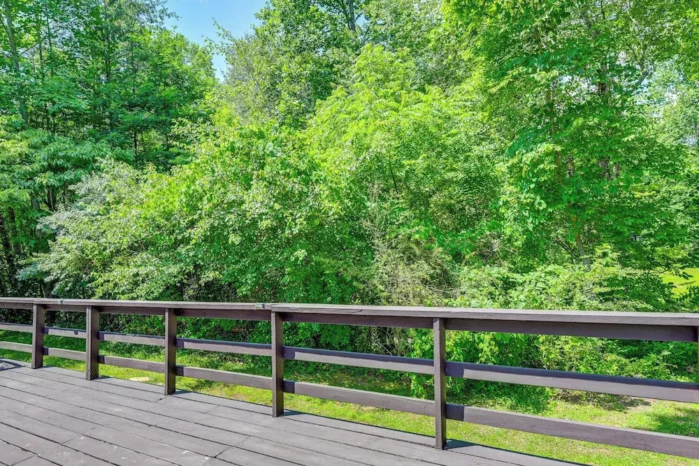 Private Hot Tub & Covered Deck: Cozy Whittier Gem