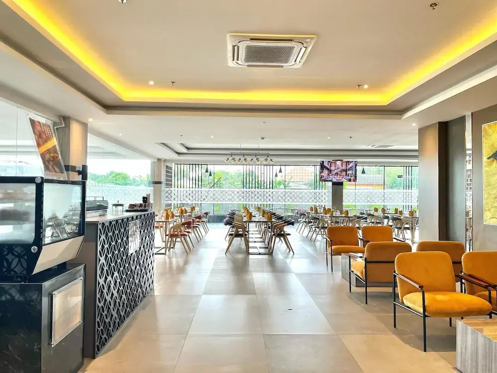 LYNN Hotel Tuban