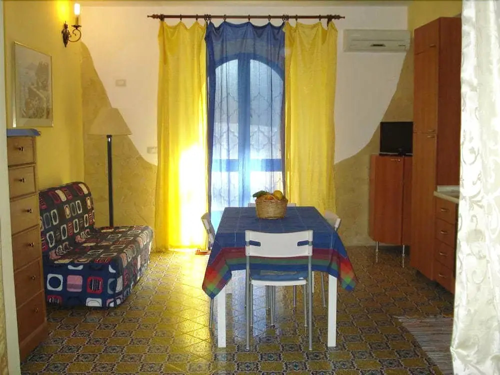 Roseto Apartments