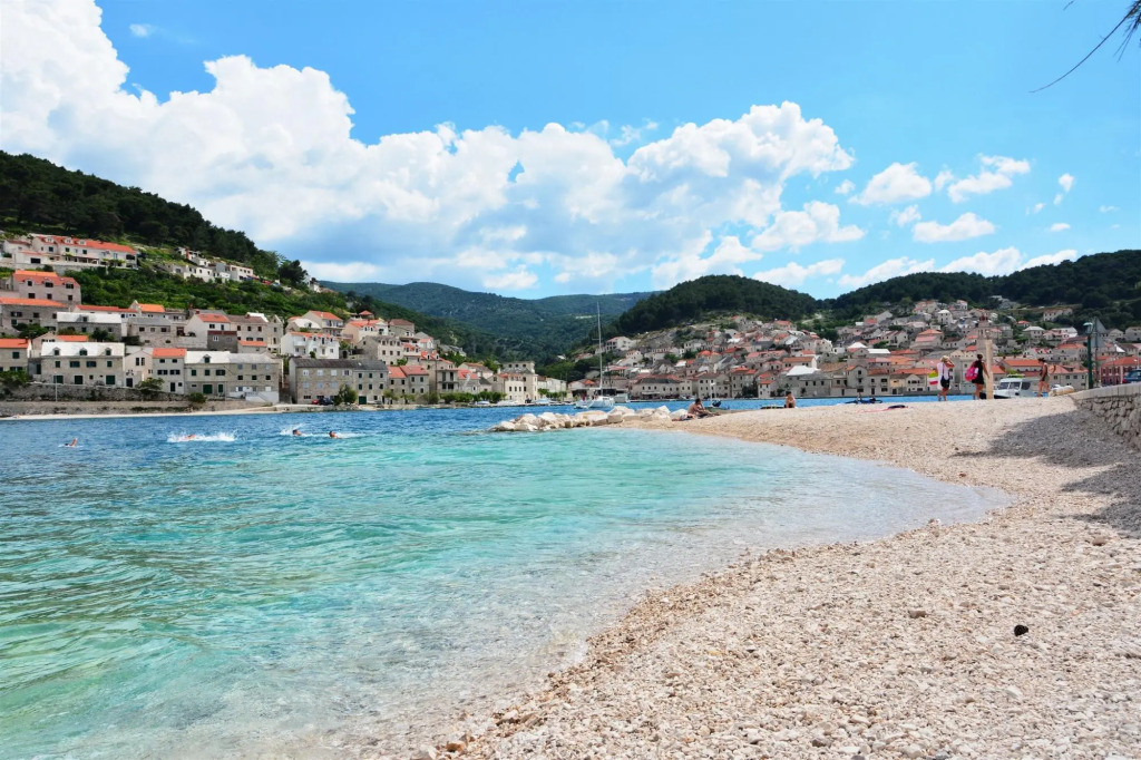 Apartments by the sea Pucisca, Brac - 15381