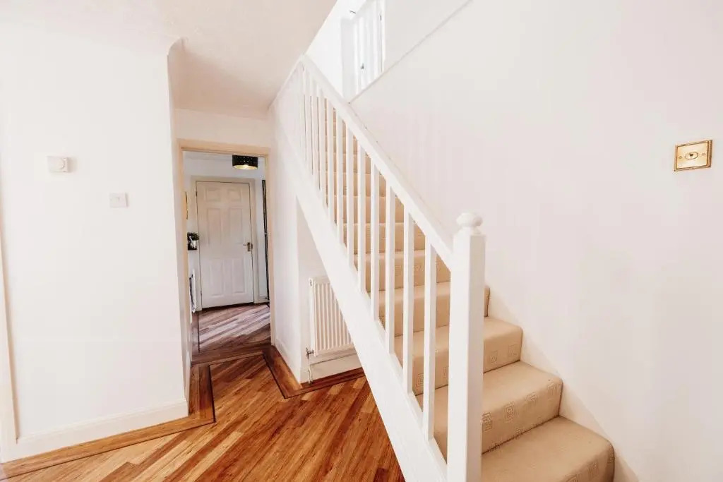 Booker Avenue House - Stunning 4-bed with garden and parking