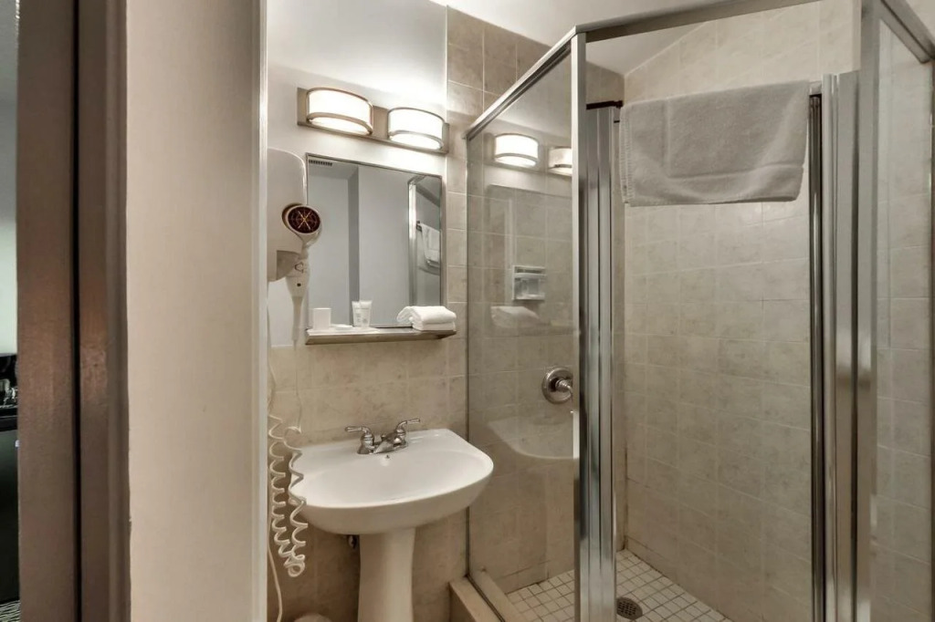 Isabella Hotel & Suites
