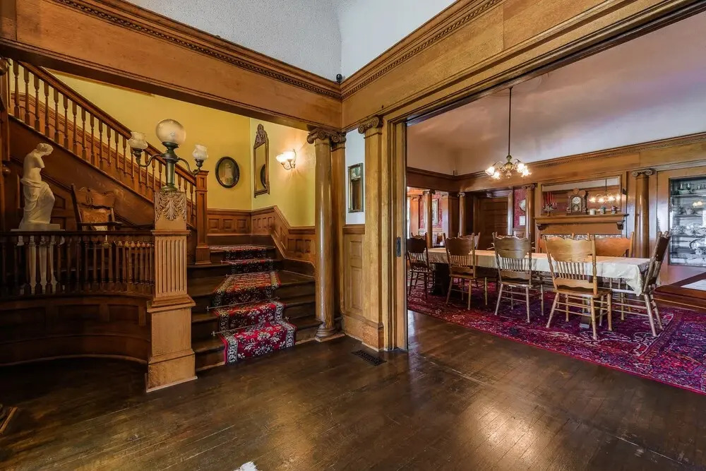 The Simmons-Bond Inn