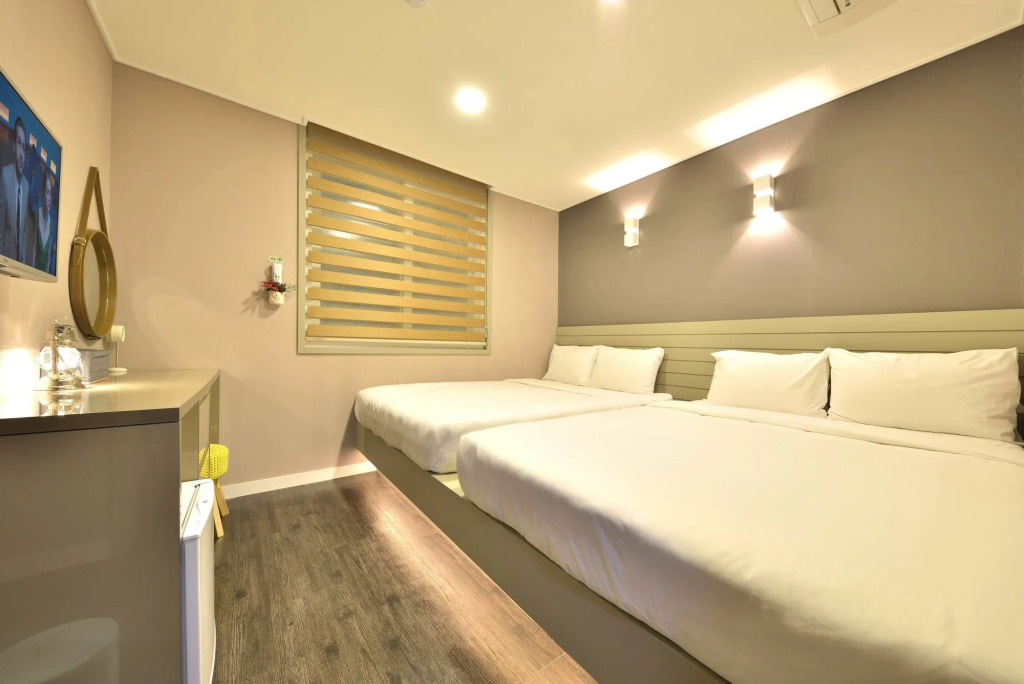 With U Hotel & Guesthouse